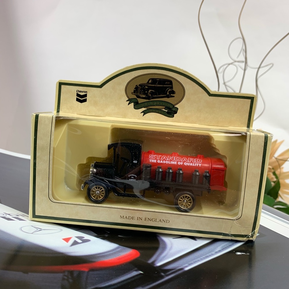 Chevron commemorative model Red Crown 1927